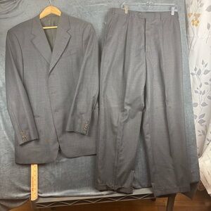 Armani Collezioni Gray Classic Suit with Notch Lapel Sz 42L— pant, 42 R jacket